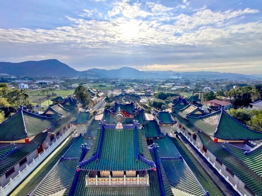 【南投景點】埔里地母廟．絕美IG打卡熱點，白天夜晚都很美!