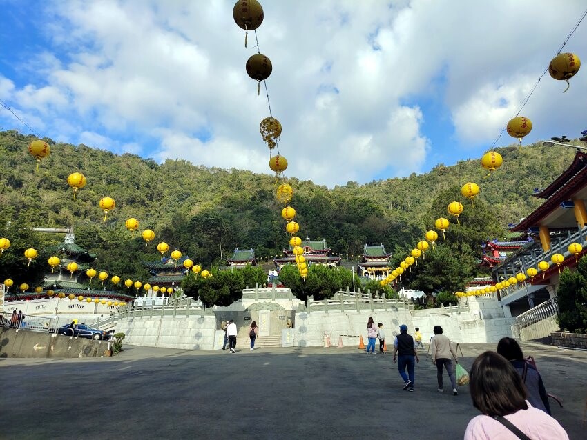 【南投景點】埔里地母廟．絕美IG打卡熱點，白天夜晚都很美!