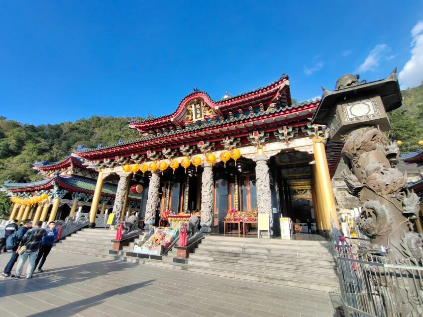 【南投景點】埔里地母廟．絕美IG打卡熱點，白天夜晚都很美!