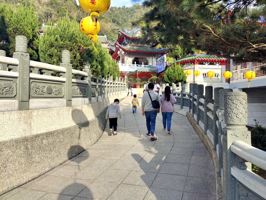 【南投景點】埔里地母廟．絕美IG打卡熱點，白天夜晚都很美!