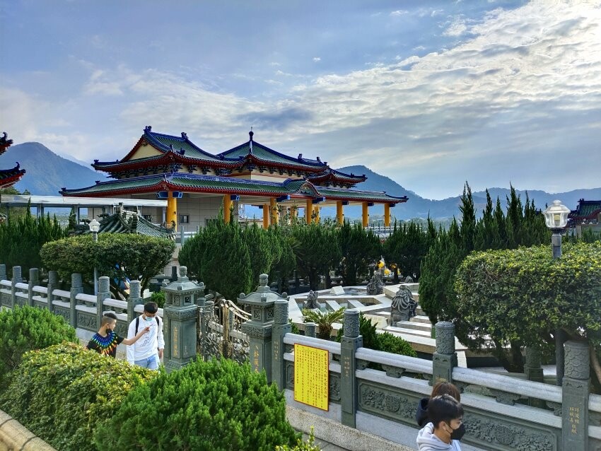 【南投景點】埔里地母廟．絕美IG打卡熱點，白天夜晚都很美!