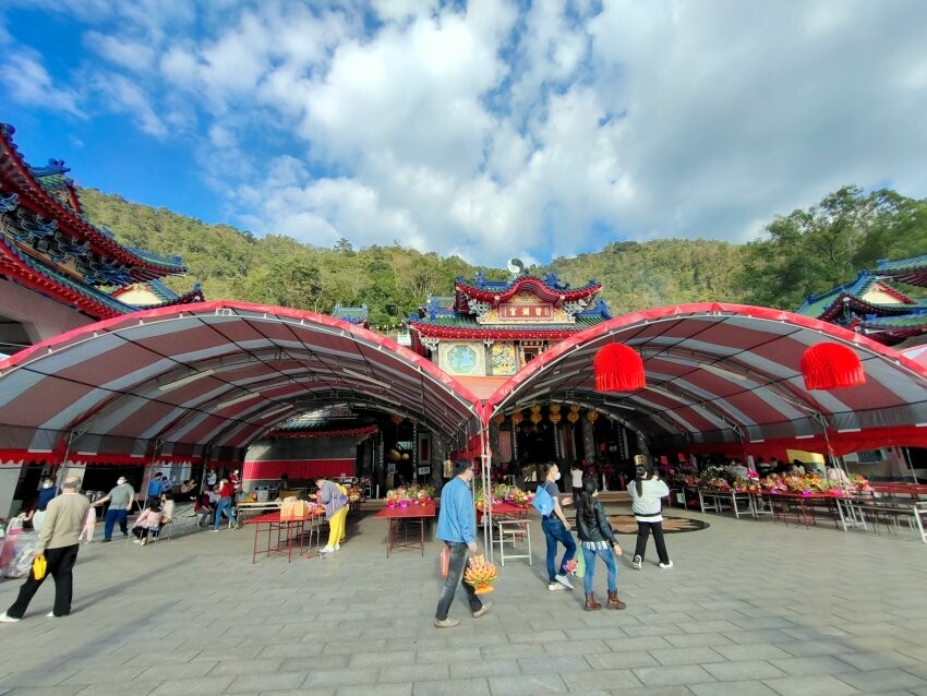 【南投景點】埔里地母廟．絕美IG打卡熱點，白天夜晚都很美!