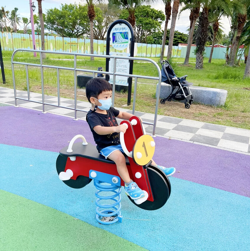 花蓮|東大門綠地共融公園 隱身於夜市超好玩公園