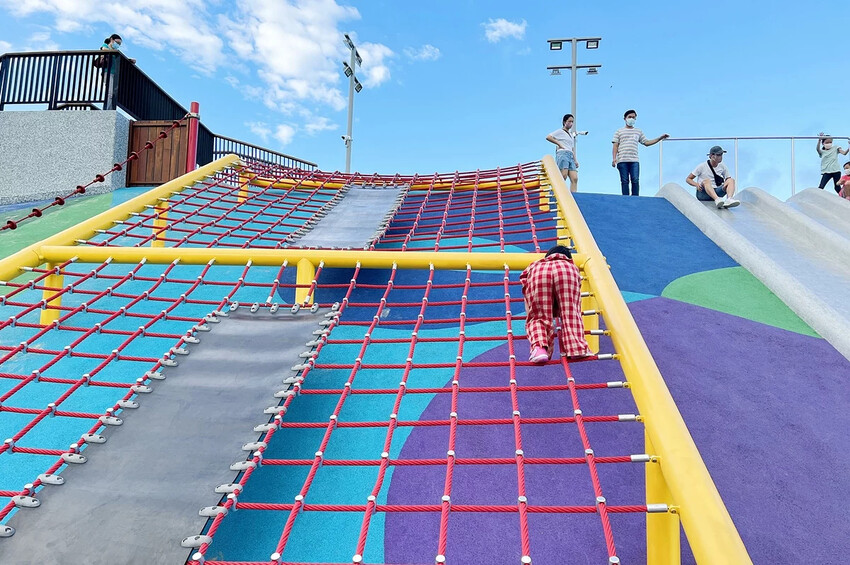 花蓮|東大門綠地共融公園 隱身於夜市超好玩公園