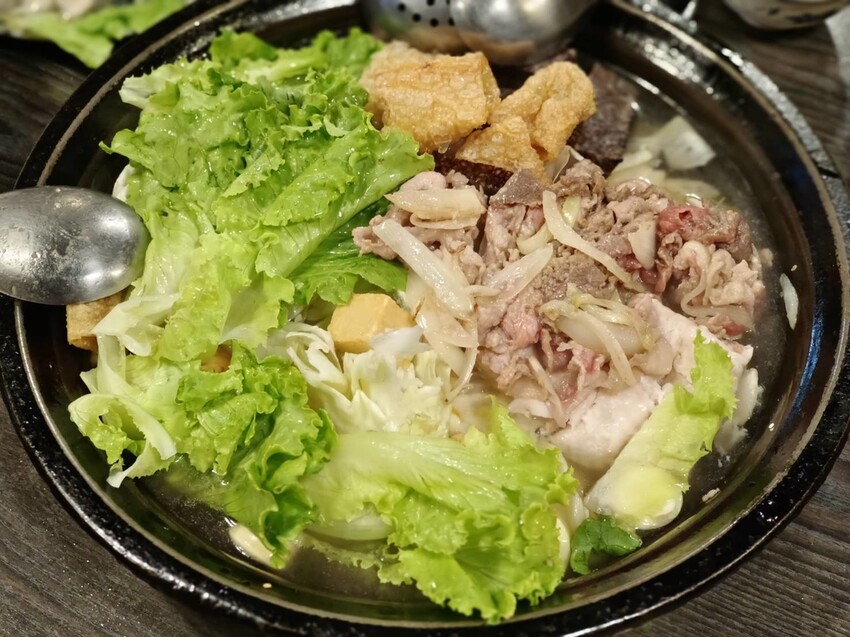 【基隆】姜子寮步道。小百岳no.11。山頂360度環景超美的+義美石頭火鍋