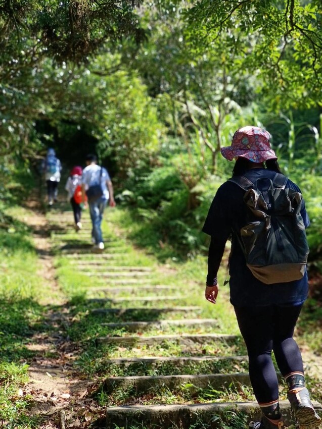 【基隆】姜子寮步道。小百岳no.11。山頂360度環景超美的+義美石頭火鍋