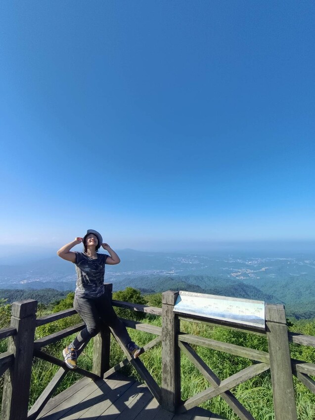 【基隆】姜子寮步道。小百岳no.11。山頂360度環景超美的+義美石頭火鍋