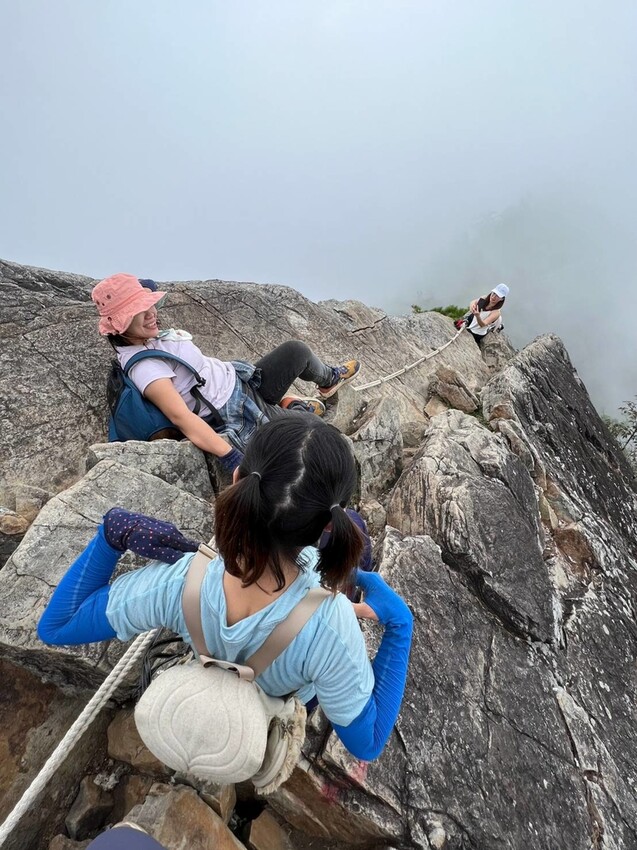 【台中】鳶嘴山+捎來步道。貓咪巴蕊初登鳶嘴山。標高2180中級山。懼高者體驗心得分享