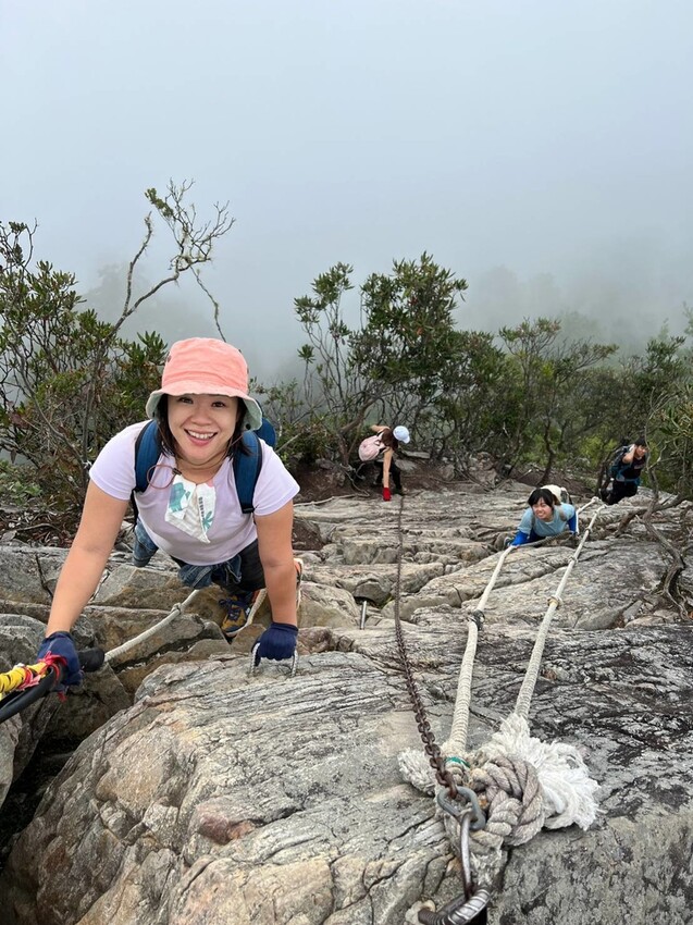 【台中】鳶嘴山+捎來步道。貓咪巴蕊初登鳶嘴山。標高2180中級山。懼高者體驗心得分享
