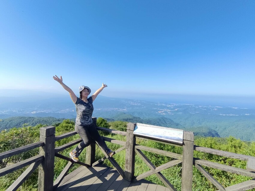 【基隆】姜子寮步道。小百岳no.11。山頂360度環景超美的+義美石頭火鍋