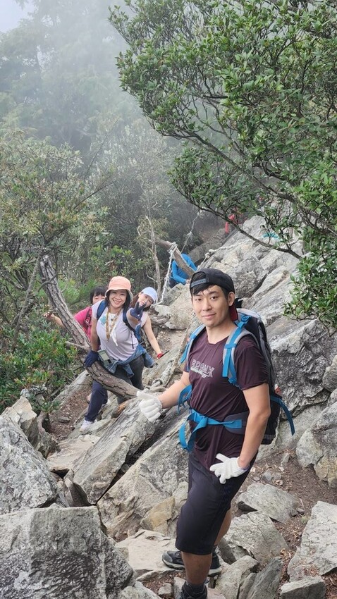 【台中】鳶嘴山+捎來步道。貓咪巴蕊初登鳶嘴山。標高2180中級山。懼高者體驗心得分享