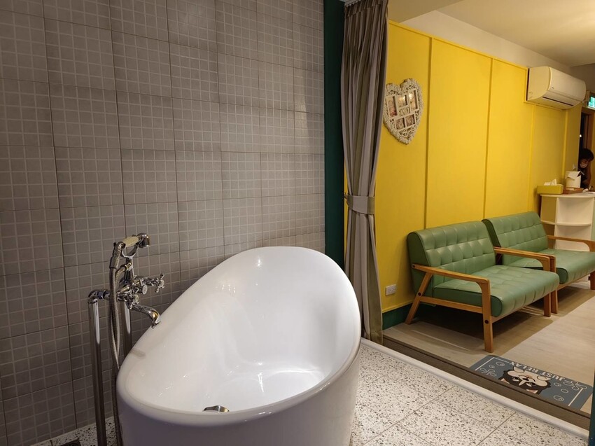 363831.jpg - 【屏東.小琉球】寵物友善住宿推薦。琉球粉舍海景民宿。有網美泳池可看海。樓中樓房型+陽台看海+超大浴缸