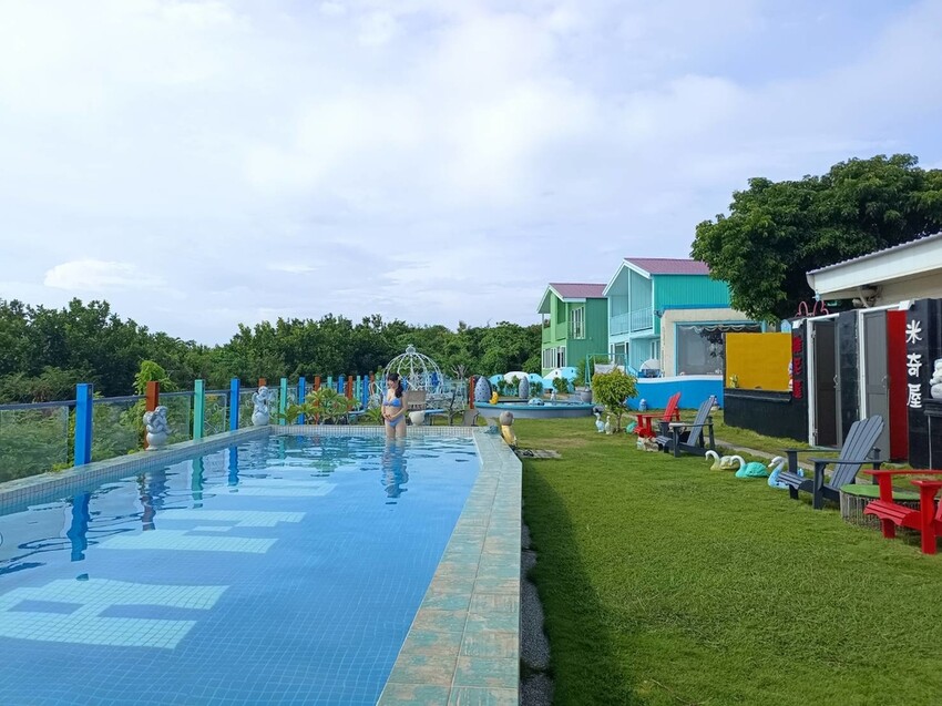 363811.jpg - 【屏東.小琉球】寵物友善住宿推薦。琉球粉舍海景民宿。有網美泳池可看海。樓中樓房型+陽台看海+超大浴缸