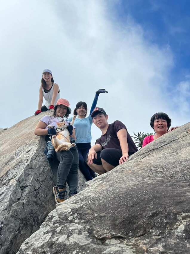【台中】鳶嘴山+捎來步道。貓咪巴蕊初登鳶嘴山。標高2180中級山。懼高者體驗心得分享