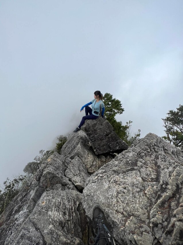 【台中】鳶嘴山+捎來步道。貓咪巴蕊初登鳶嘴山。標高2180中級山。懼高者體驗心得分享