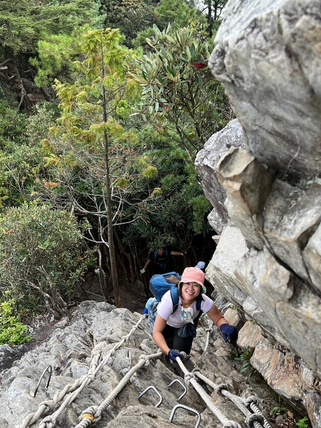 【台中】鳶嘴山+捎來步道。貓咪巴蕊初登鳶嘴山。標高2180中級山。懼高者體驗心得分享