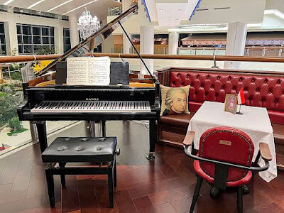 奧地利美食推薦─阿瑪迪斯咖啡館(Kaffee Amadeus),必吃奧地利洋蔥肋眼牛排、冰淇淋、 歐風蛋糕