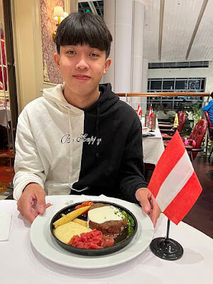 奧地利美食推薦─阿瑪迪斯咖啡館(Kaffee Amadeus),必吃奧地利洋蔥肋眼牛排、冰淇淋、 歐風蛋糕