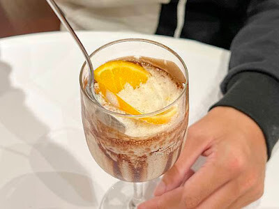 奧地利美食推薦─阿瑪迪斯咖啡館(Kaffee Amadeus),必吃奧地利洋蔥肋眼牛排、冰淇淋、 歐風蛋糕