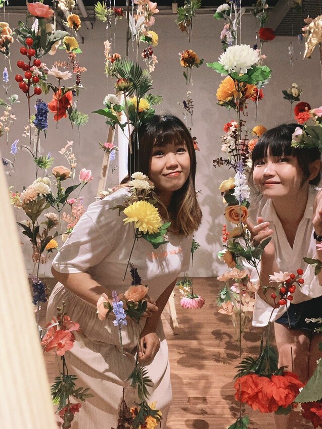 [台中展覽] 此時彼刻-國際插畫暨文資插畫展｜超夢幻花花隧道｜即日起～10/30止｜透過藝術 展現出生命中重要的時刻！ - 萍姐愛分享