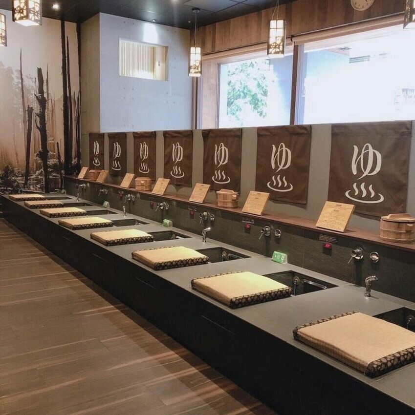 台中按摩推薦｜台中不老松足湯，引進日本嵐山足湯的服務，裝潢也是走日式風格，真的有到了日本泡湯的感覺。