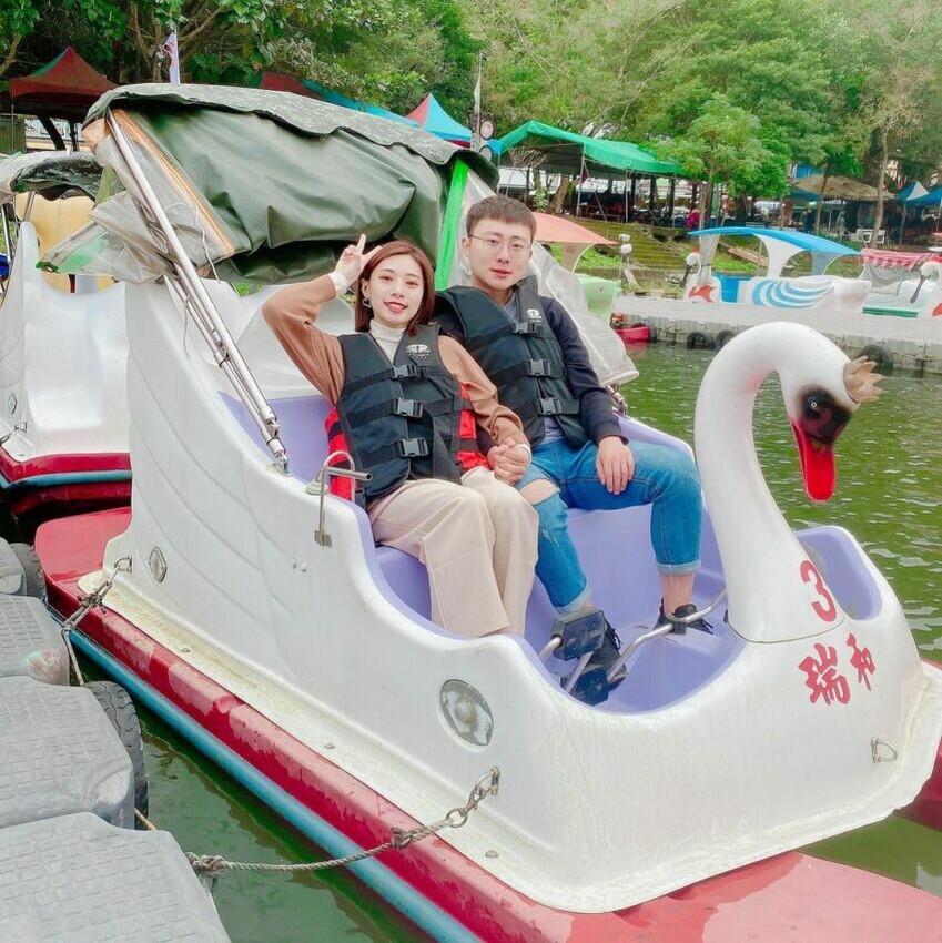 花蓮鯉魚潭 天鵝船踩船