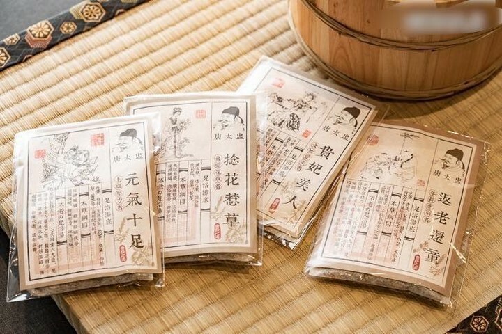 台中按摩推薦｜台中足松養身會館，由腳底吸收藥材的功效。日式襌風的環境，能令人放鬆身心，感受平靜的氛圍，搭配師傅按壓到位的手法，讓你身心靈都得到解放。