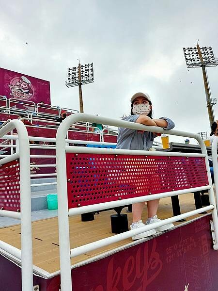 棒球場烤肉初體驗「桃猿快樂炒」看球賽還能一邊烤肉,很有趣的經歷