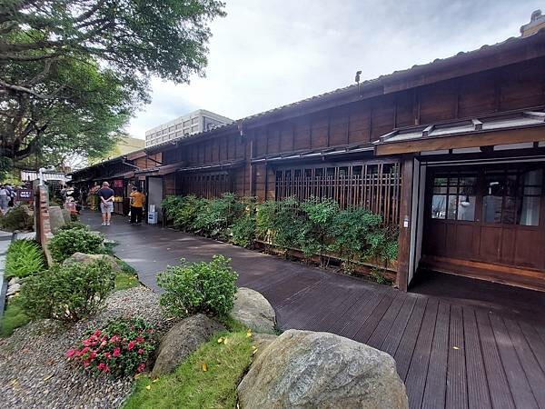 台北最新熱門景點!【榕錦時光生活園區】-原臺北刑務所官舍,整排日式建築結合多家品牌形成複合式聚落