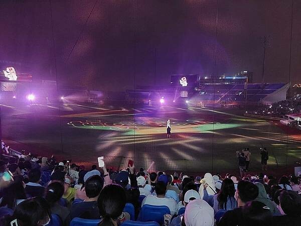 棒球場烤肉初體驗「桃猿快樂炒」看球賽還能一邊烤肉,很有趣的經歷