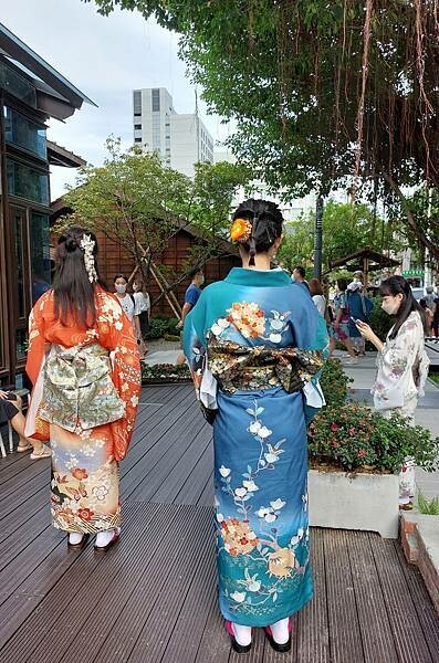 台北最新熱門景點!【榕錦時光生活園區】-原臺北刑務所官舍,整排日式建築結合多家品牌形成複合式聚落