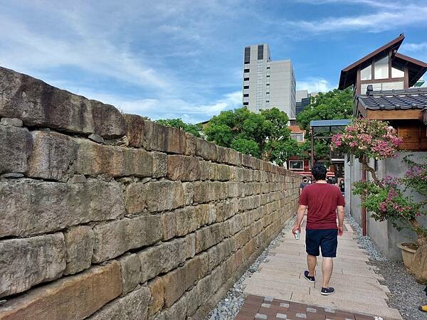 台北最新熱門景點!【榕錦時光生活園區】-原臺北刑務所官舍,整排日式建築結合多家品牌形成複合式聚落