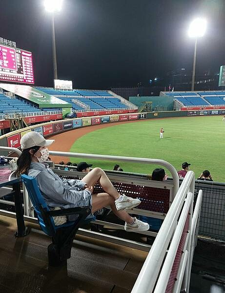 棒球場烤肉初體驗「桃猿快樂炒」看球賽還能一邊烤肉,很有趣的經歷