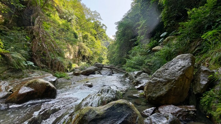 【宜蘭南澳】金岳瀑布溯溪，好山好水好風景 | 水上活動好選擇