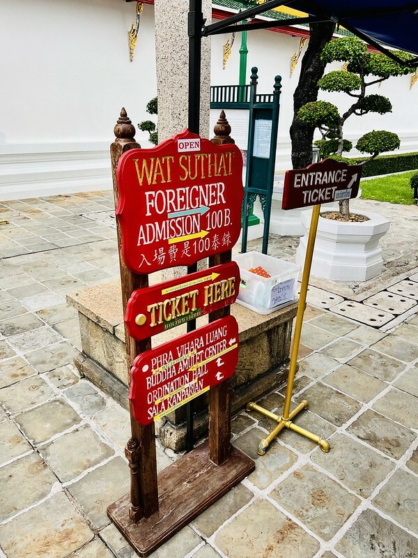 【亞洲，泰國，曼谷】初次見面，請多指教的「紅色大鞦韆」與「蘇泰寺 Wat Sutha tวัดสุทัศนเทพวราราม」。（