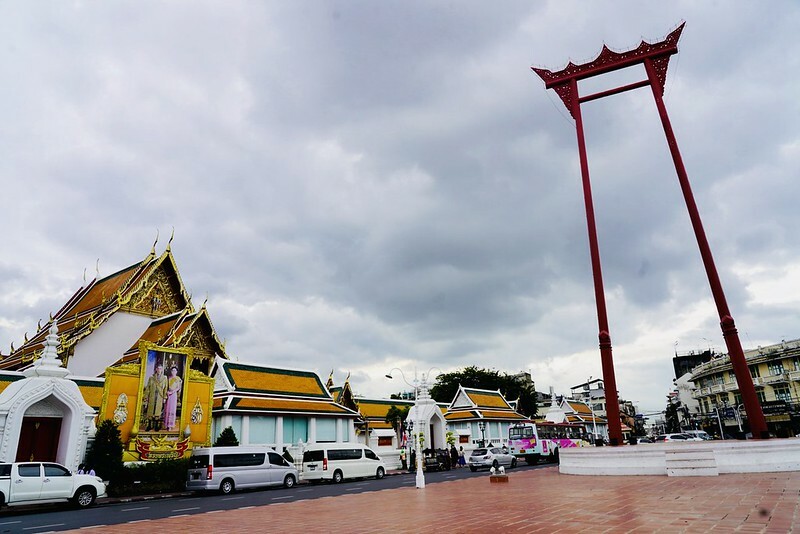 【亞洲，泰國，曼谷】初次見面，請多指教的「紅色大鞦韆」與「蘇泰寺 Wat Sutha tวัดสุทัศนเทพวราราม」。（