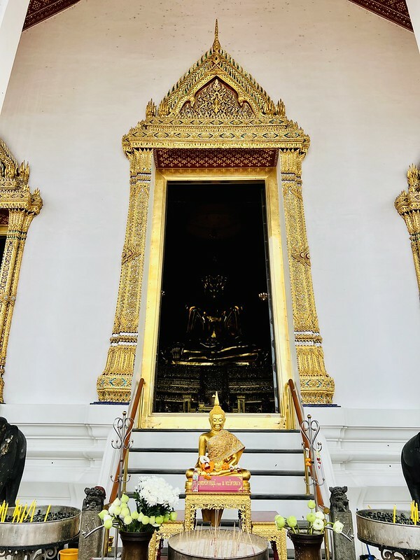 【亞洲，泰國，曼谷】初次見面，請多指教的「紅色大鞦韆」與「蘇泰寺 Wat Sutha tวัดสุทัศนเทพวราราม」。（