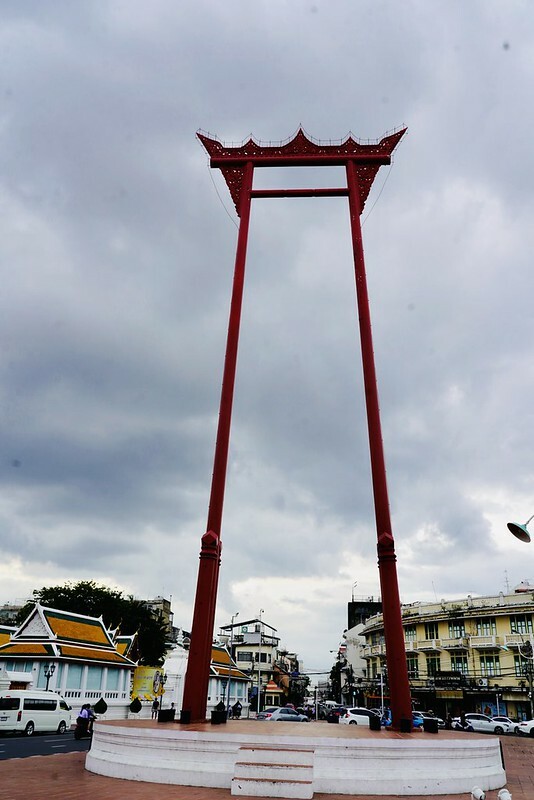 【亞洲，泰國，曼谷】初次見面，請多指教的「紅色大鞦韆」與「蘇泰寺 Wat Sutha tวัดสุทัศนเทพวราราม」。（