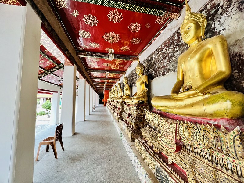 【亞洲，泰國，曼谷】初次見面，請多指教的「紅色大鞦韆」與「蘇泰寺 Wat Sutha tวัดสุทัศนเทพวราราม」。（