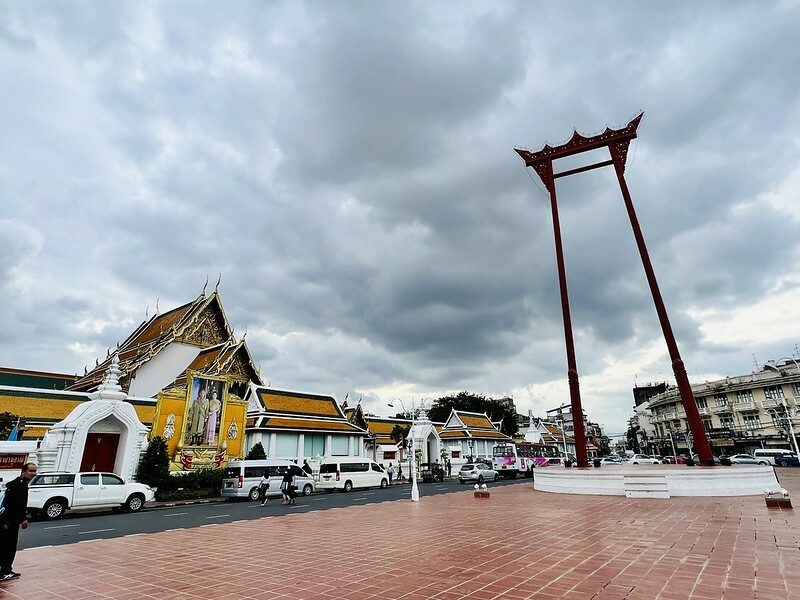 【亞洲，泰國，曼谷】初次見面，請多指教的「紅色大鞦韆」與「蘇泰寺 Wat Sutha tวัดสุทัศนเทพวราราม」。（