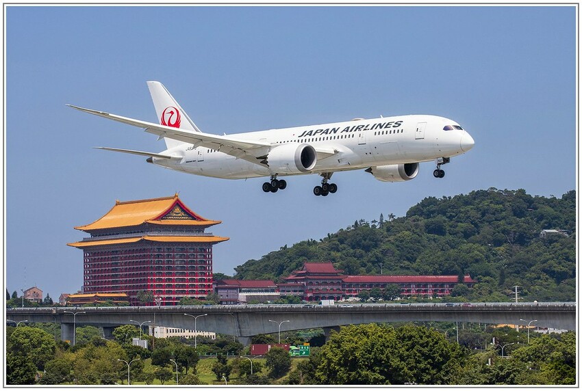 【飛機拍攝點】華航皮卡丘彩繪機航班‧機型‧拍攝點│桃園機場捷運‧台北捷運‧飛翔皮卡丘.尋寶歷險記彩繪列車‧