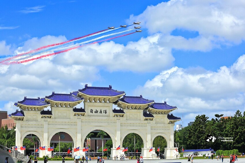 【台北活動】2022總統府國慶光雕秀。絢麗光影之美璀璨登場(展期2022/10/06~2022/10/10)│國慶日活動‧雷虎小