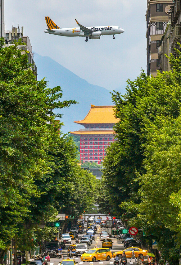 【飛機拍攝點】華航皮卡丘彩繪機航班‧機型‧拍攝點│桃園機場捷運‧台北捷運‧飛翔皮卡丘.尋寶歷險記彩繪列車‧