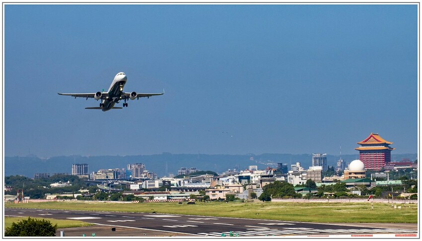 【飛機拍攝點】華航皮卡丘彩繪機航班‧機型‧拍攝點│桃園機場捷運‧台北捷運‧飛翔皮卡丘.尋寶歷險記彩繪列車‧