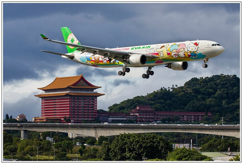 【飛機拍攝點】華航皮卡丘彩繪機航班‧機型‧拍攝點│桃園機場捷運‧台北捷運‧飛翔皮卡丘.尋寶歷險記彩繪列車‧