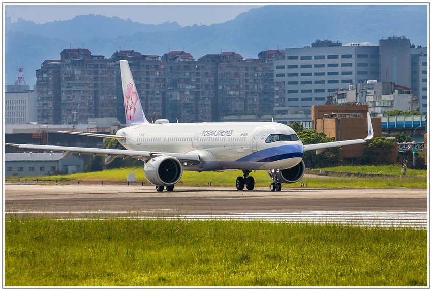 【飛機拍攝點】華航皮卡丘彩繪機航班‧機型‧拍攝點│桃園機場捷運‧台北捷運‧飛翔皮卡丘.尋寶歷險記彩繪列車‧