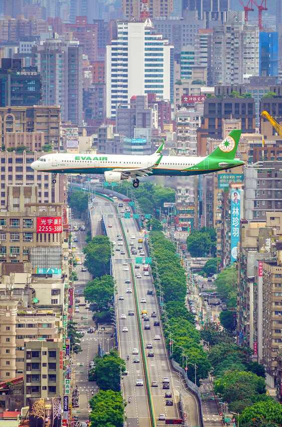 【飛機拍攝點】華航皮卡丘彩繪機航班‧機型‧拍攝點│桃園機場捷運‧台北捷運‧飛翔皮卡丘.尋寶歷險記彩繪列車‧