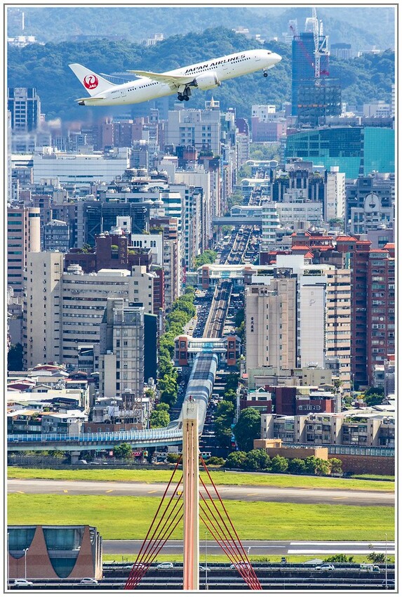 【飛機拍攝點】華航皮卡丘彩繪機航班‧機型‧拍攝點│桃園機場捷運‧台北捷運‧飛翔皮卡丘.尋寶歷險記彩繪列車‧