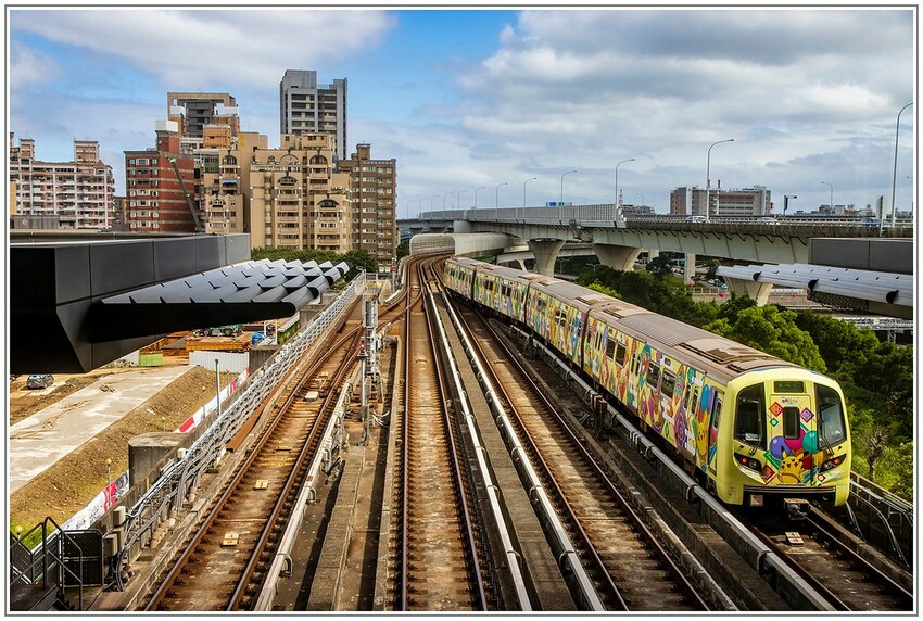 【飛機拍攝點】華航皮卡丘彩繪機航班‧機型‧拍攝點│桃園機場捷運‧台北捷運‧飛翔皮卡丘.尋寶歷險記彩繪列車‧