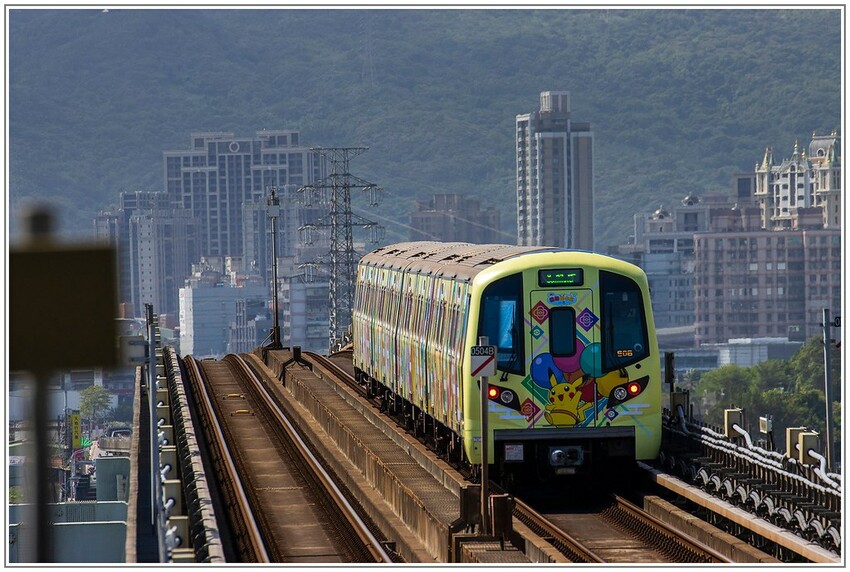 【飛機拍攝點】華航皮卡丘彩繪機航班‧機型‧拍攝點│桃園機場捷運‧台北捷運‧飛翔皮卡丘.尋寶歷險記彩繪列車‧